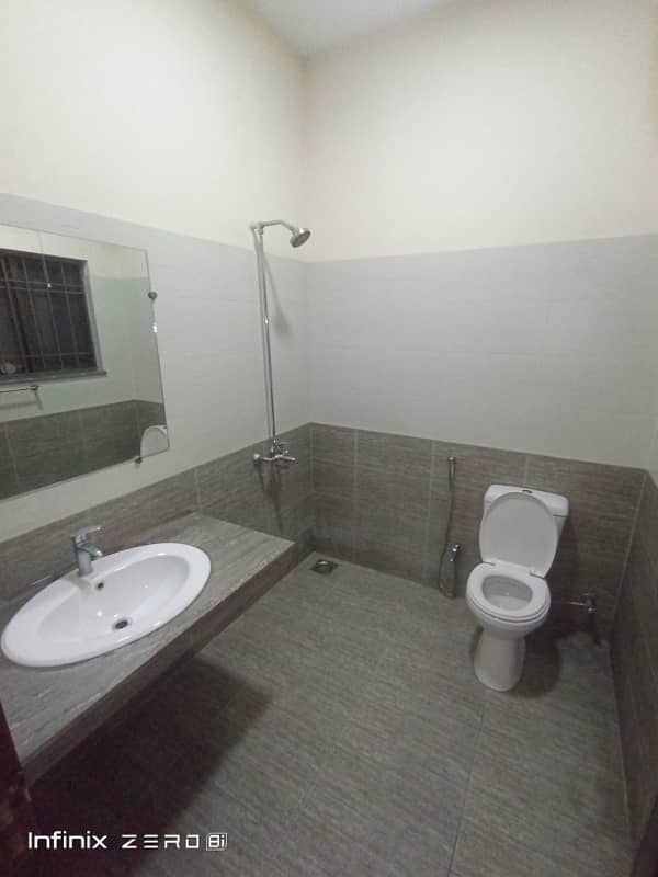 1 kanal upper portion available for rent with gass good location 12