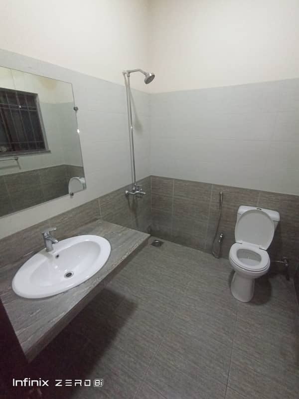 1 kanal upper portion available for rent with gass good location 13