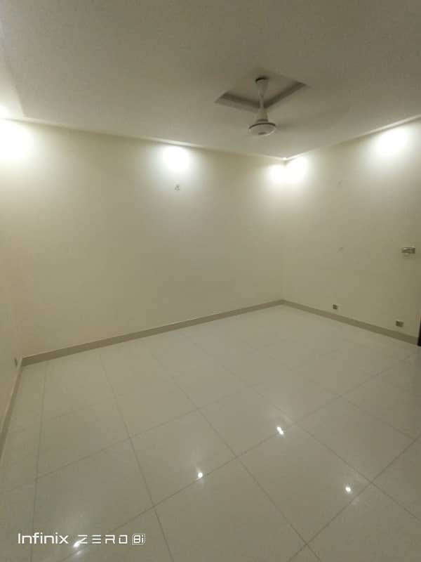 1 kanal upper portion available for rent with gass good location 14