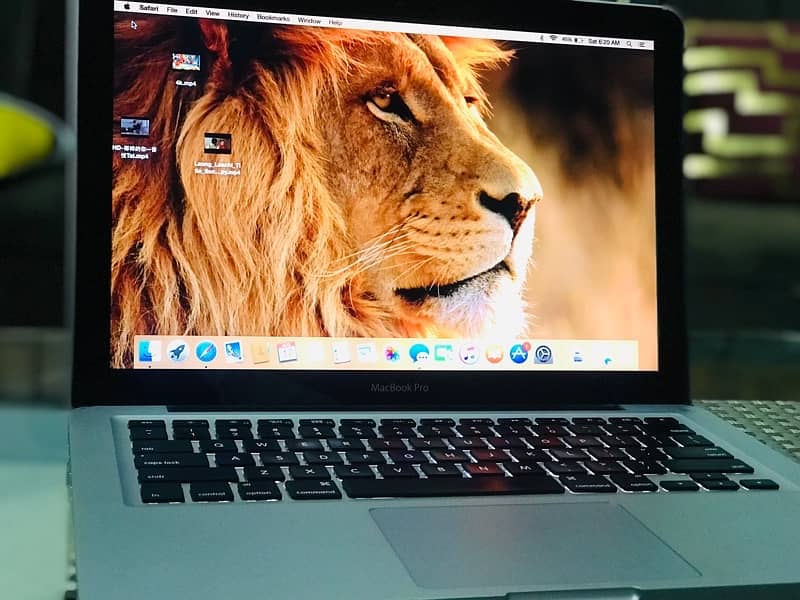 MacBook  pro 4