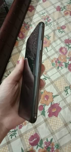 iphone 11 pro max . 256gb. non pta factory unlock 5