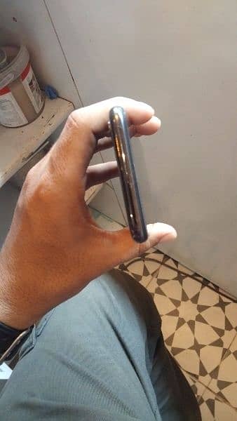 selling iphone x 3