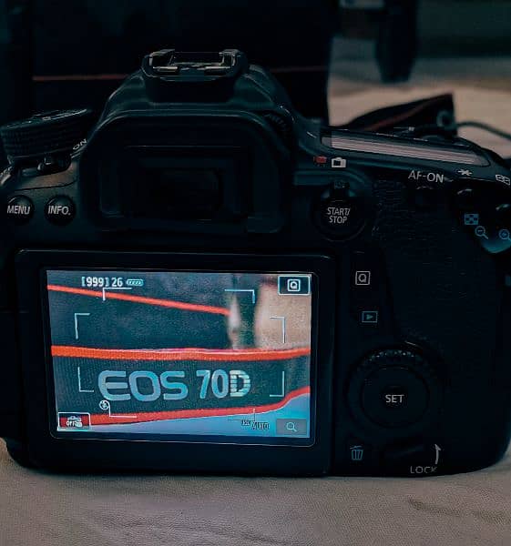 Canon DSLR 70D 4