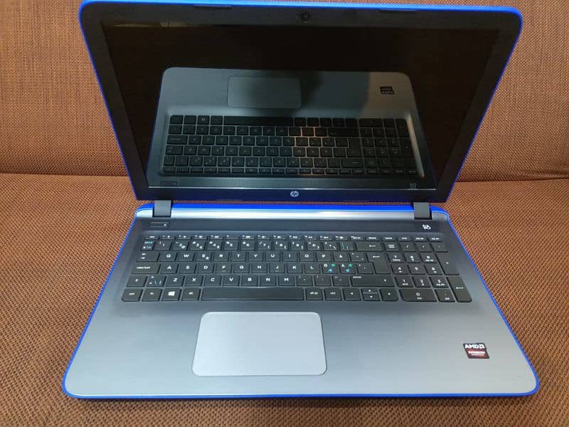 HP Pavilion 15 Notebook 8GB/1TB, AMD A6 6th Gen, Radeon R4 Graphics 2