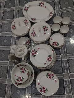 dinner set of 6 person and of 40 piece