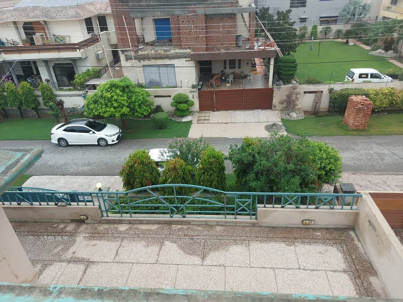 **Title:** One Kanal Old House in DHA Lahore Phase 4 Prime Location Near Park, Mosque & Amenities 42