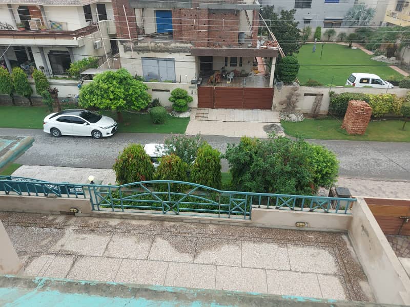 **Title:** One Kanal Old House in DHA Lahore Phase 4 Prime Location Near Park, Mosque & Amenities 43