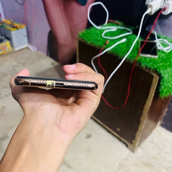 IPhone XS Max PTA Approved Gold. 3