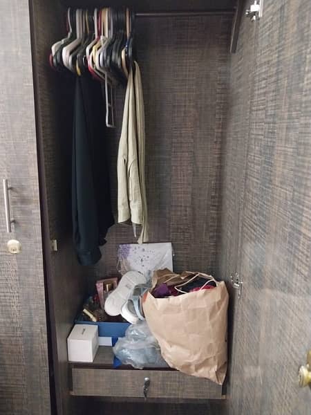 Slghlty used wardrobe for sale 3