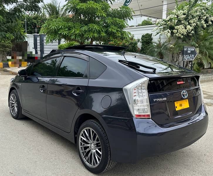 Toyota Prius 2010/14 G Touring Sunroof Solar Blue Color 2