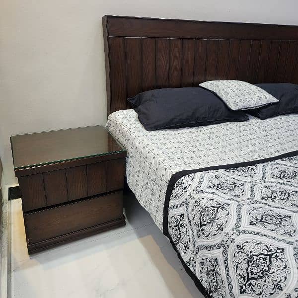 Decent king size bedset (Dark Brown) 6