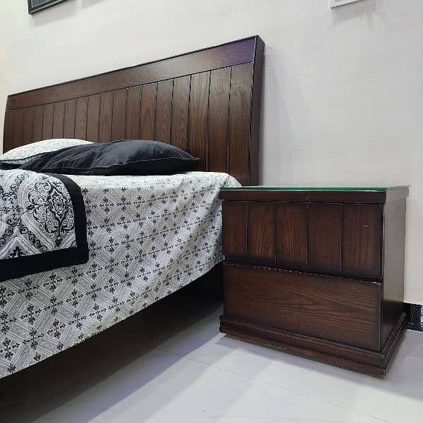 Decent king size bedset (Dark Brown) 7