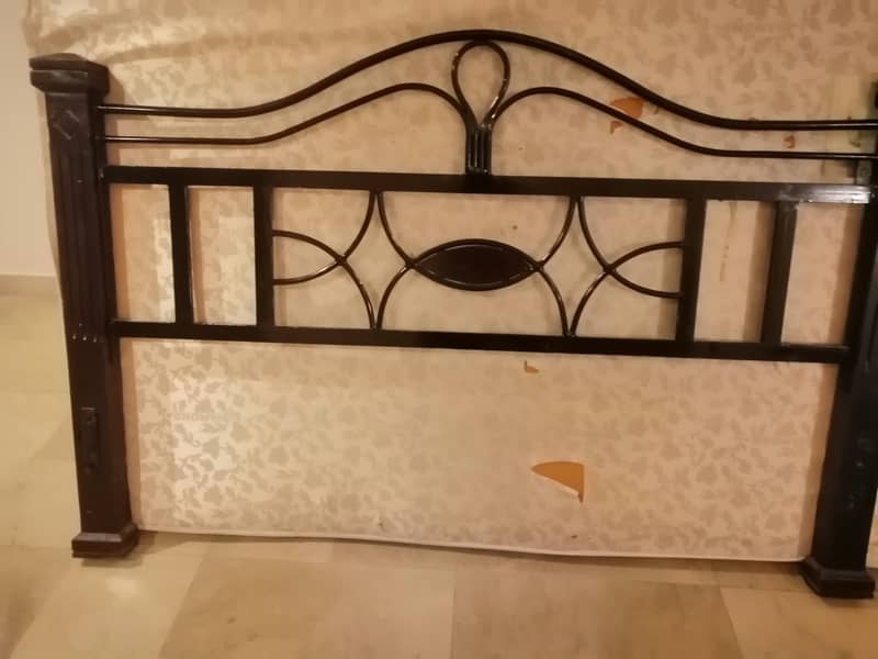 Beautiful wrought Soild iron Bed 3