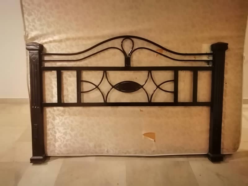 Beautiful wrought Soild iron Bed 4