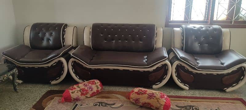 7 seater sofa set available condition 10/10. . . 3