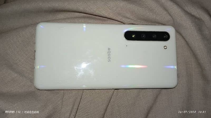 aquos R5g 1