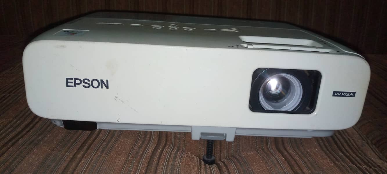 HD Projector (Epson PowerLite 826W+) with SCREEN 0