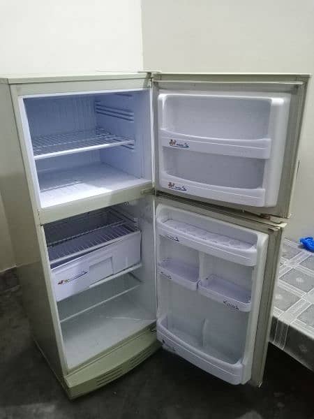 Pel Medium size Fridge for sale good condition 10/10 5