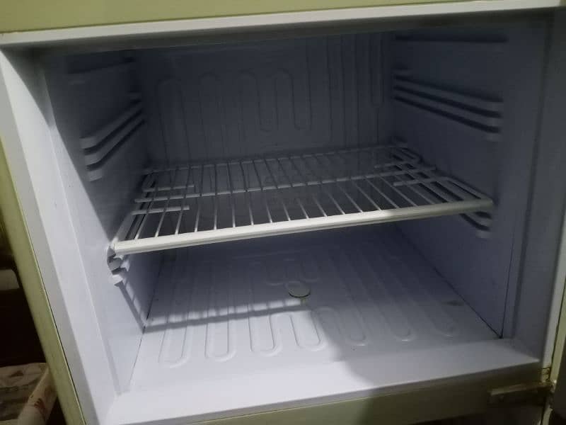 Pel Medium size Fridge for sale good condition 10/10 6