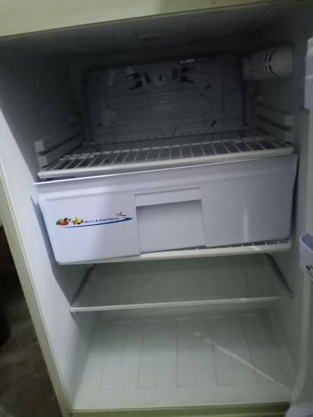 Pel Medium size Fridge for sale good condition 10/10 7