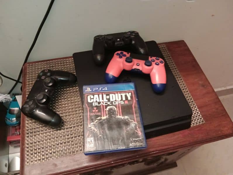 ps4 slim with box for SALE 3