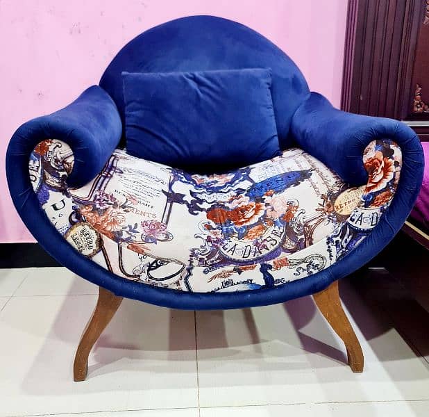 Smiley Sofa Chairs| Lounge Sofas | Velvet Sofas 0