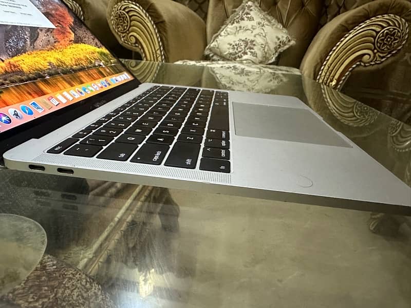 apple mac book pro 2017 13 inches 4