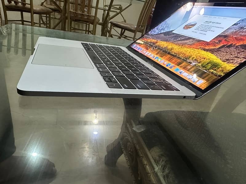 apple mac book pro 2017 13 inches 5