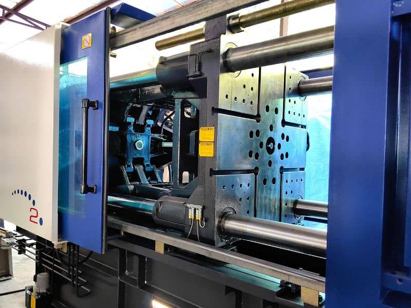 injection moulding machine 8