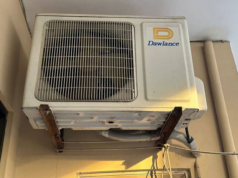 Dawlance 1.5 ton INVERTER AC HEAT AND COOL IN GENUINE CONDITION 1