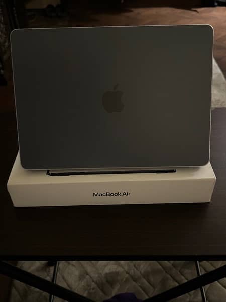 Macbook Air M3 Midnight 0