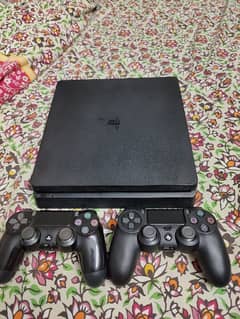 playstation 4 (500 gb)with 2 controller