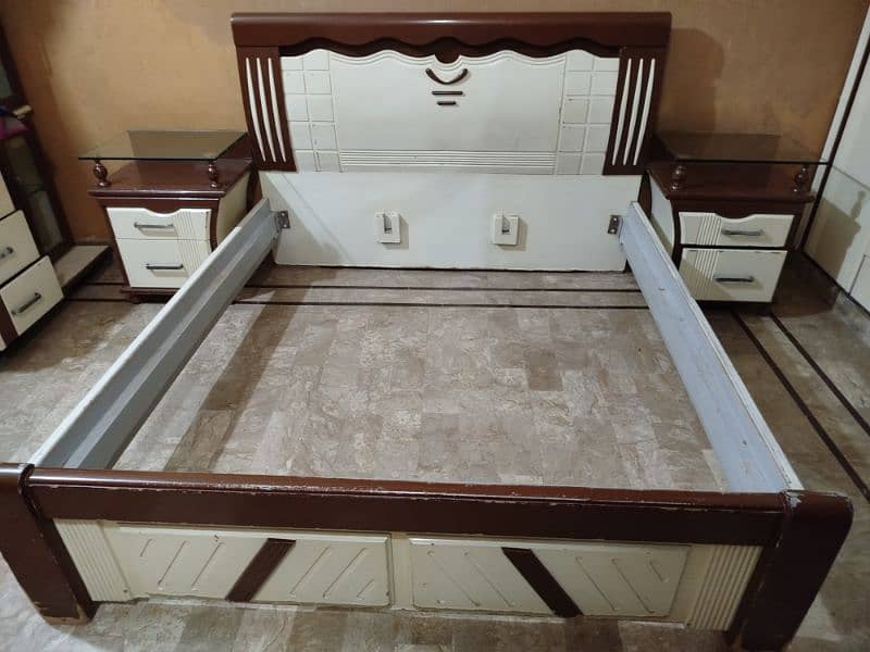 Doube Bed With 2 Side Tables 1