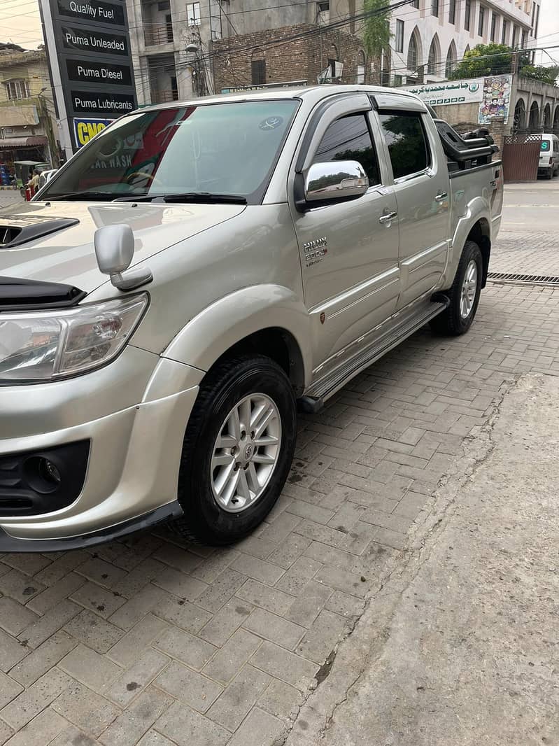 Toyota Hilux 2013 G 9