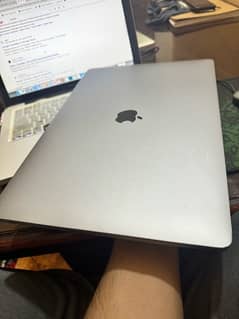 MacBook Pro 2017 0