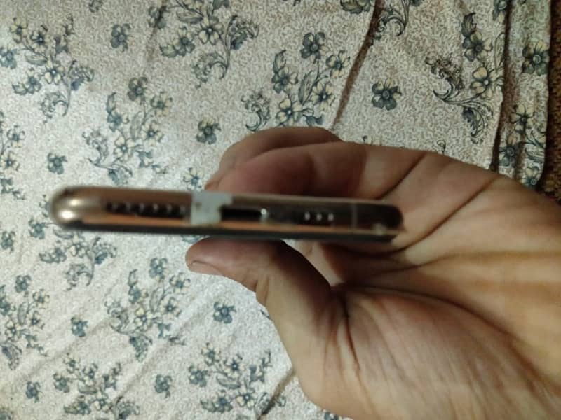 iPhone XS 10 by 9 condition 2