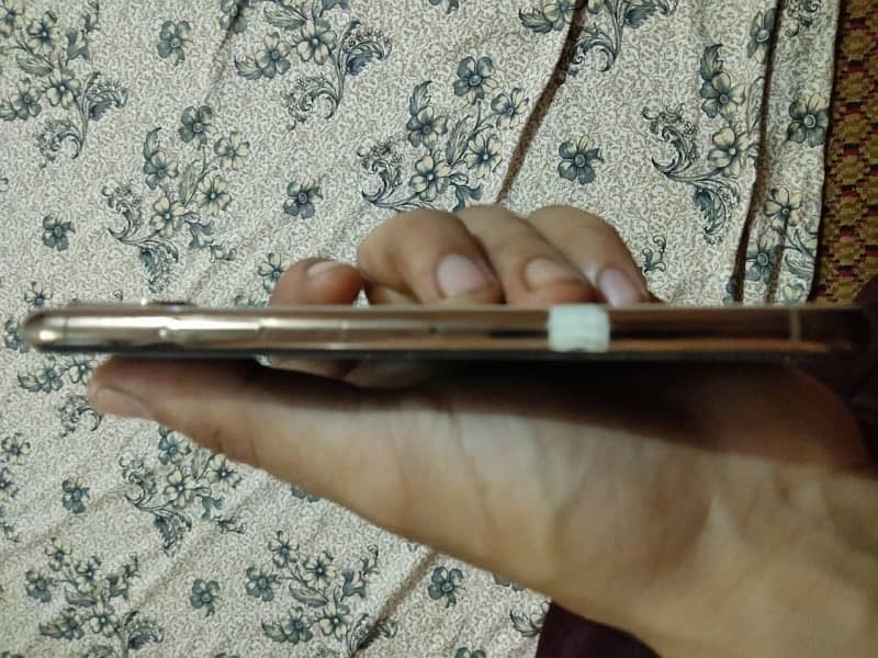 iPhone XS 10 by 9 condition 3