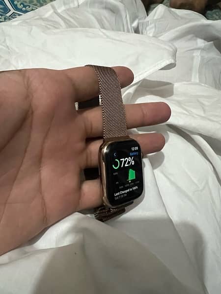 Apple Watch 5 series Gold colour stainless steel 4