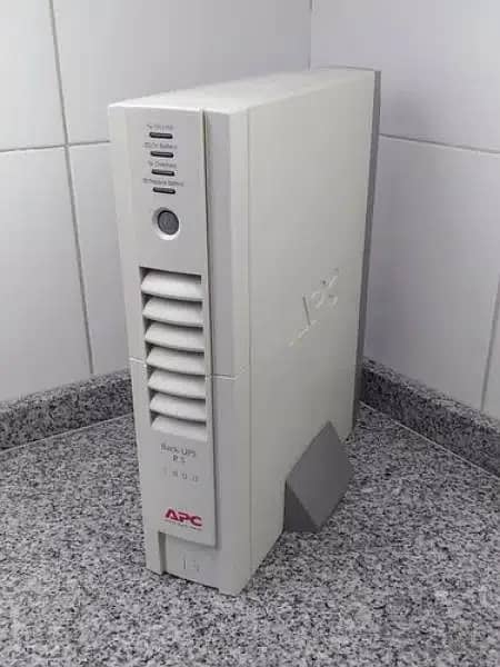 APC UPS 1000 RS (600w) 0