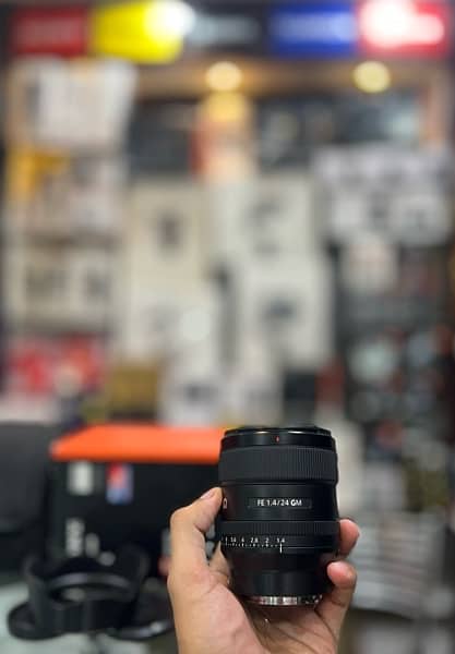 Sony FE 24mm F/1.4 GM lenses 4