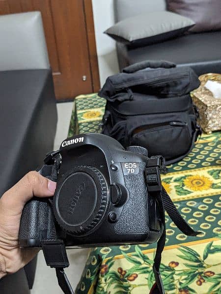 Canon 7D (Body with 8GB card) 1