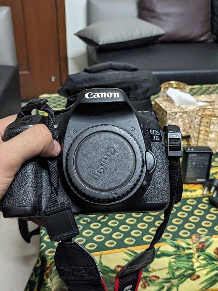 Canon 7D (Body with 8GB card) 3