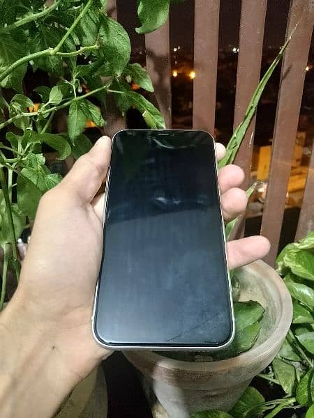 iPhone 11 (Factory unlock, under Apple's official warranty) 1