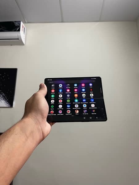 Samsung Galaxy Zfold 2 PTA Approved Good condition 4