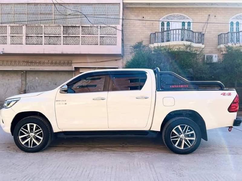 Toyota Hilux 2021 3