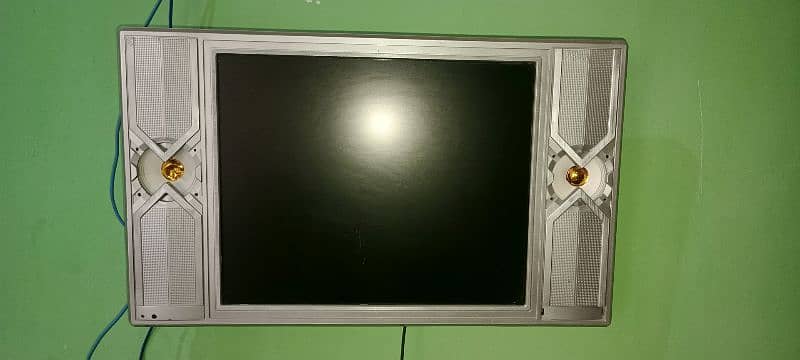 led for sale 19'' inches big spekar wali 0