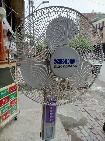 Charging Large Fan. New condition 2 Adad New Betry Dal Kar dein ge 0