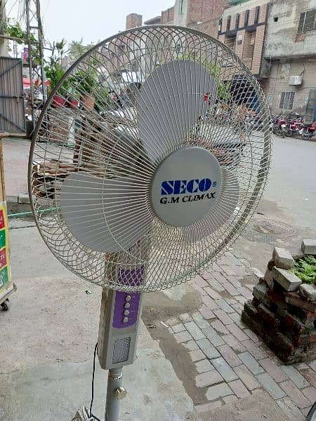 Charging Large Fan. New condition 2 Adad New Betry Dal Kar dein ge 6