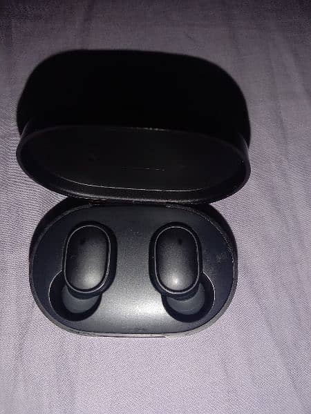 Redmi AirBuds with box 1