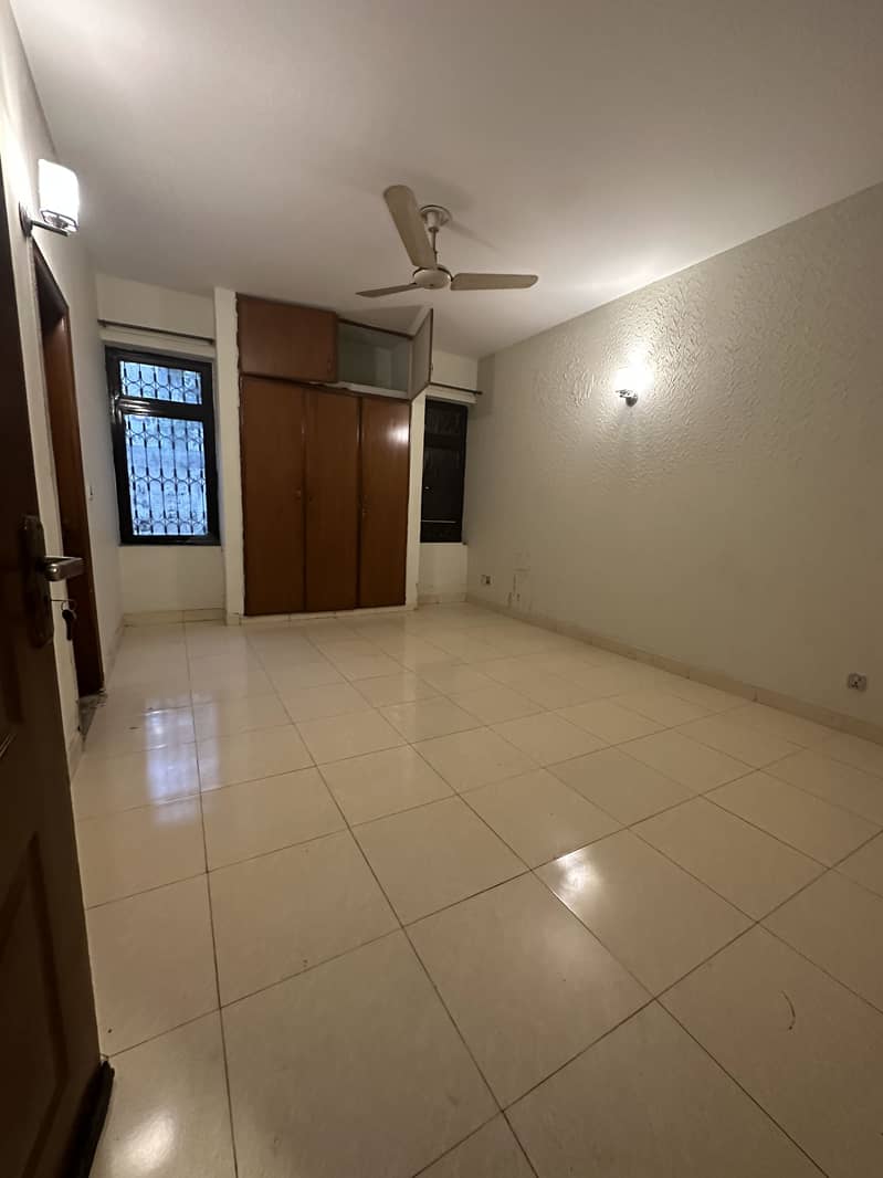 10 Marla Apartment For Sale In Askari 5 3